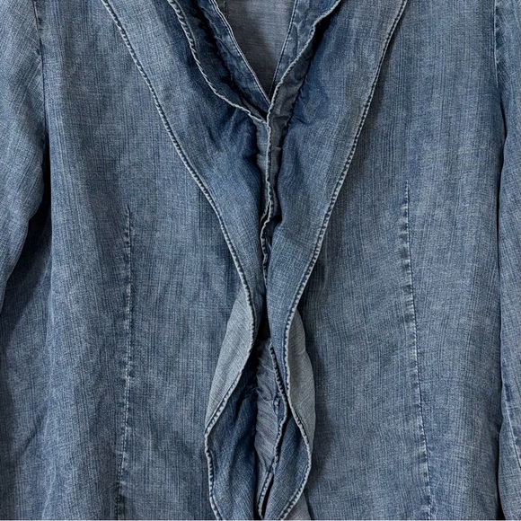 KUT From The Kloth Women’s Chambray Ruffle Button Down Blouse Size Large - Picture 3 of 7